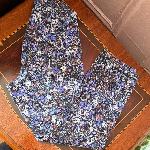 Lululemon flower print purple align - Picture 1 of 4